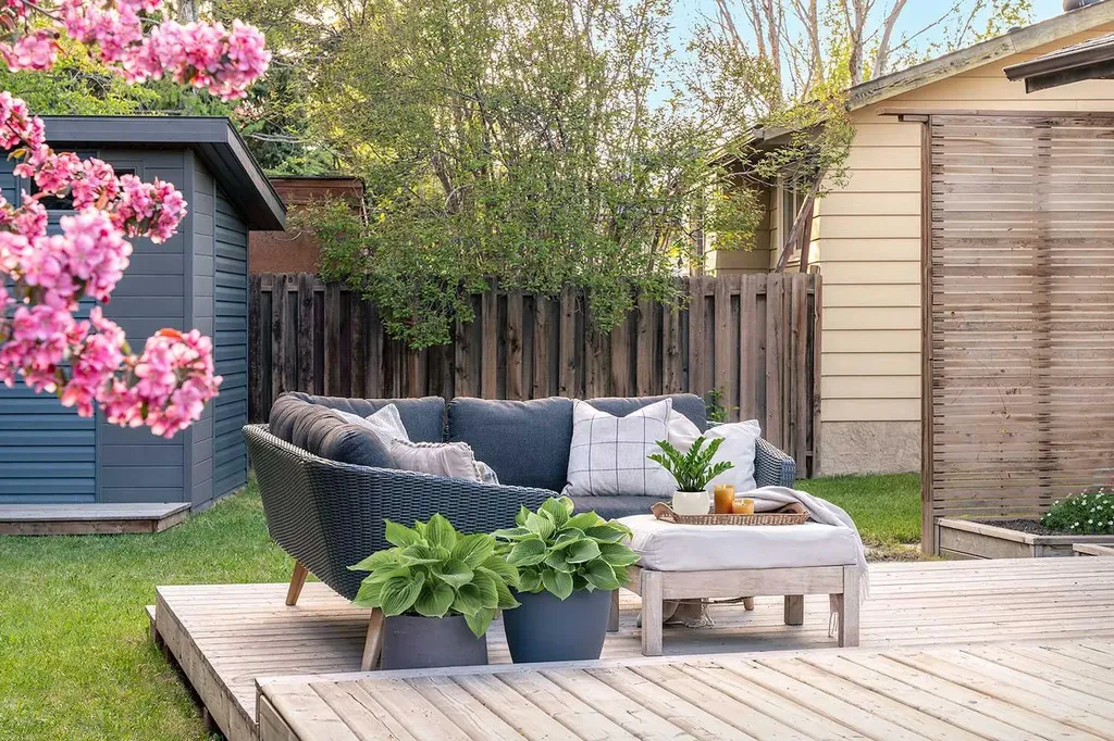 124 Ranchview Court NW Calgary AB T3G 1R5
