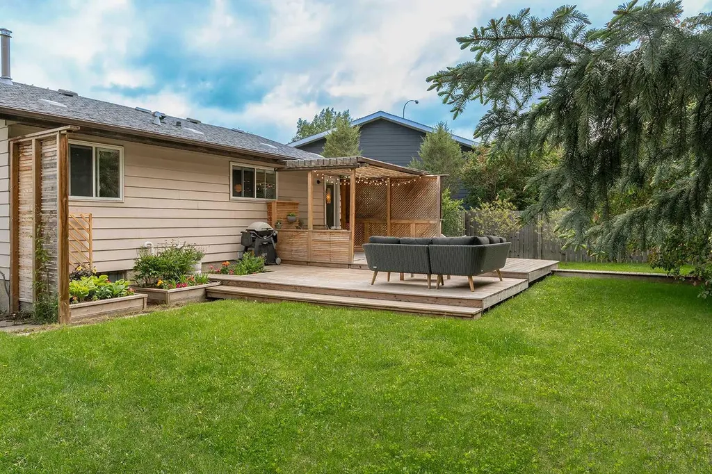 124 Ranchview Court NW Calgary AB T3G 1R5