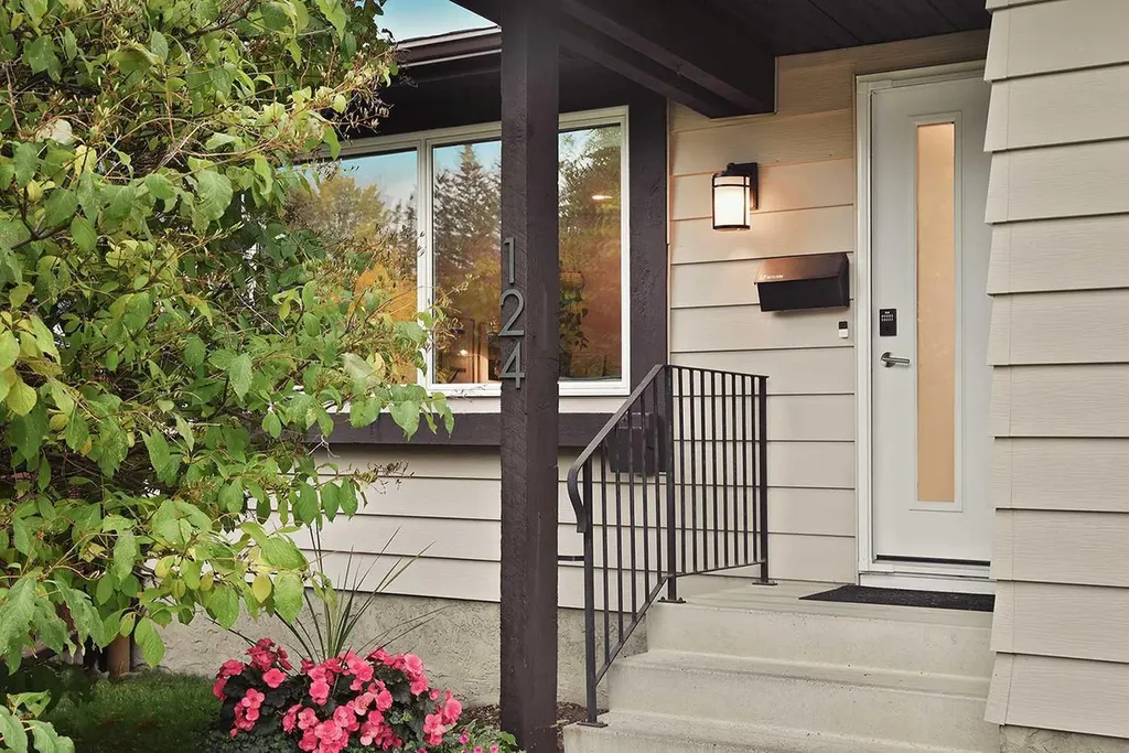 124 Ranchview Court NW Calgary AB T3G 1R5
