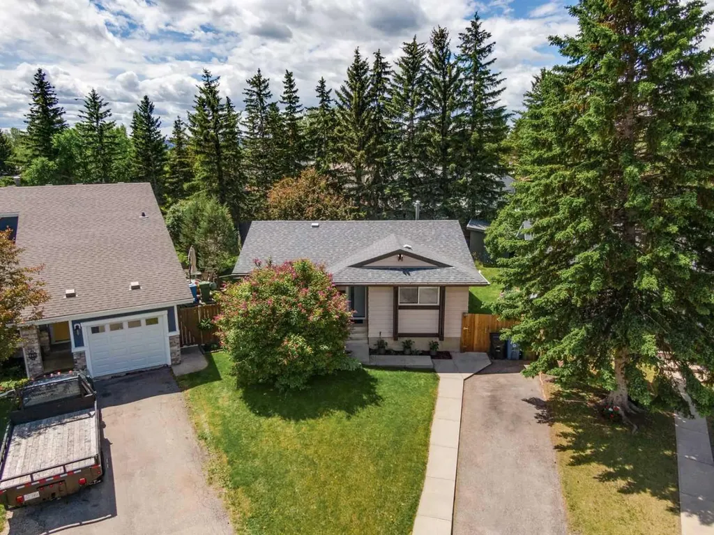 124 Ranchview Court NW Calgary AB T3G 1R5