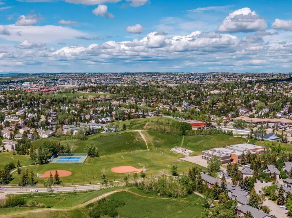 124 Ranchview Court NW Calgary AB T3G 1R5