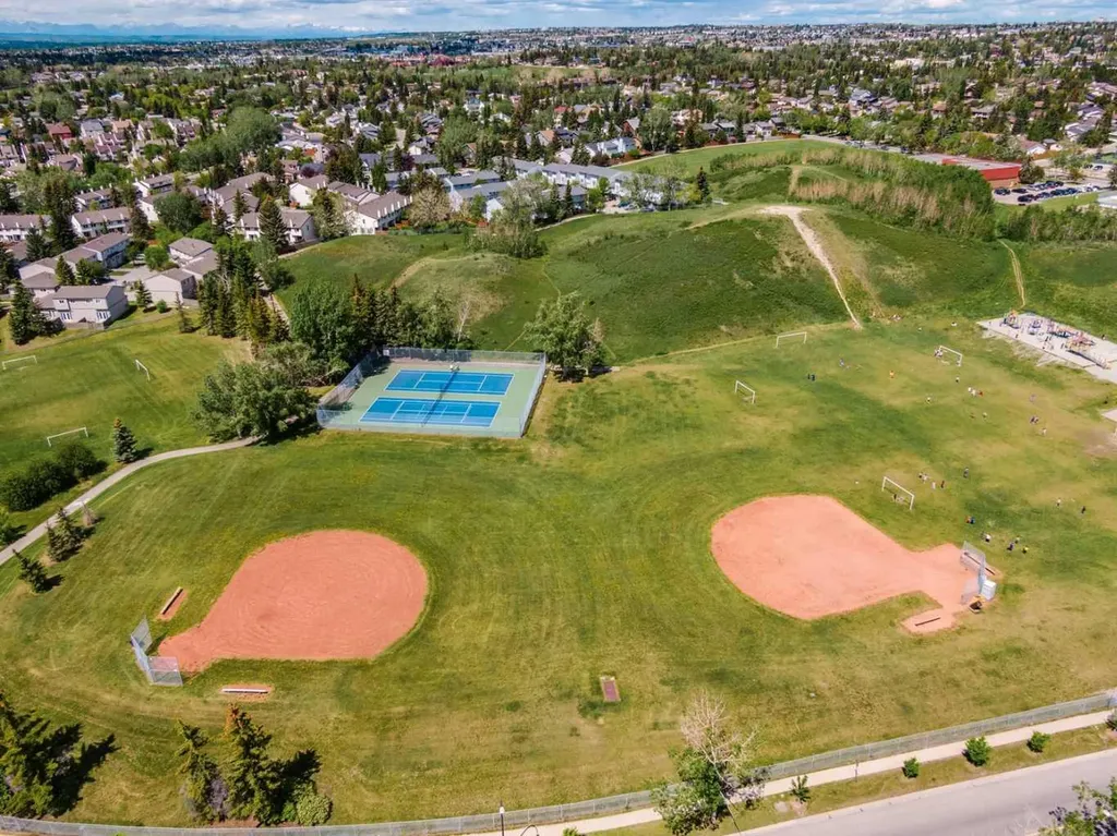 124 Ranchview Court NW Calgary AB T3G 1R5