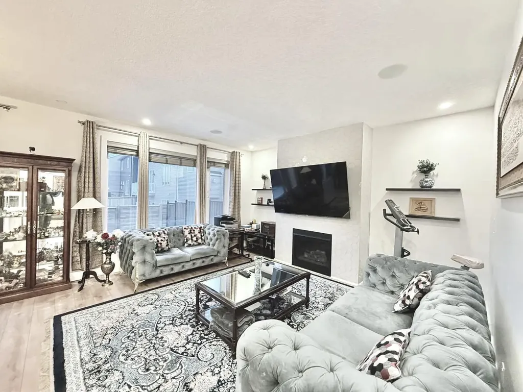 148 Carrington Circle NW Calgary AB T3P 0Y6