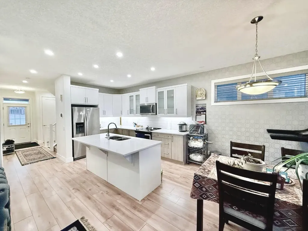 148 Carrington Circle NW Calgary AB T3P 0Y6
