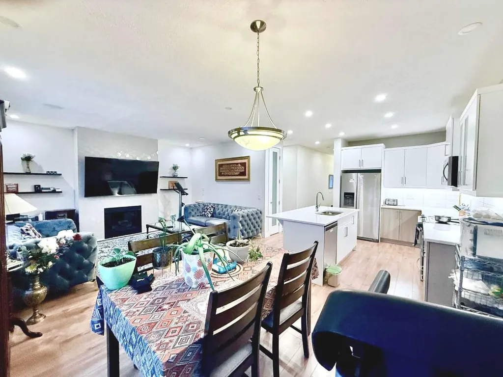 148 Carrington Circle NW Calgary AB T3P 0Y6