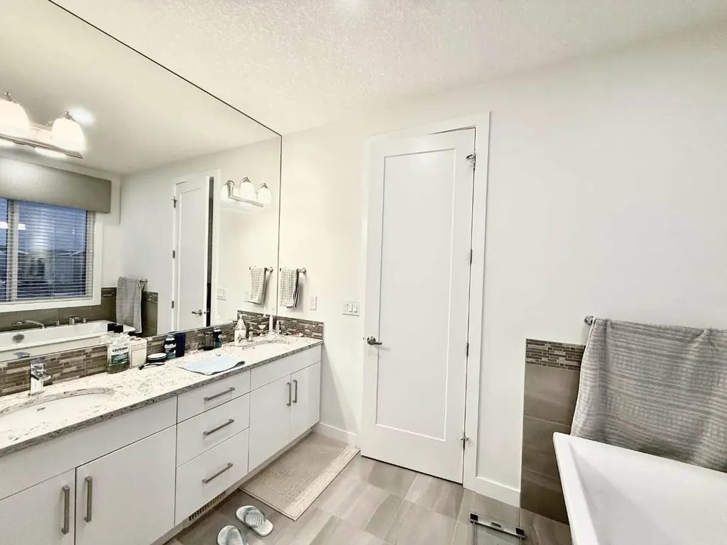 148 Carrington Circle NW Calgary AB T3P 0Y6