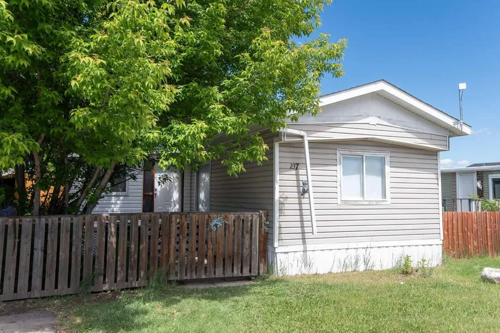 5344 76 Street Red Deer AB T4P 2A6