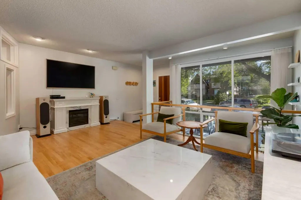 2826 1 Avenue NW Calgary AB T2N 0C8