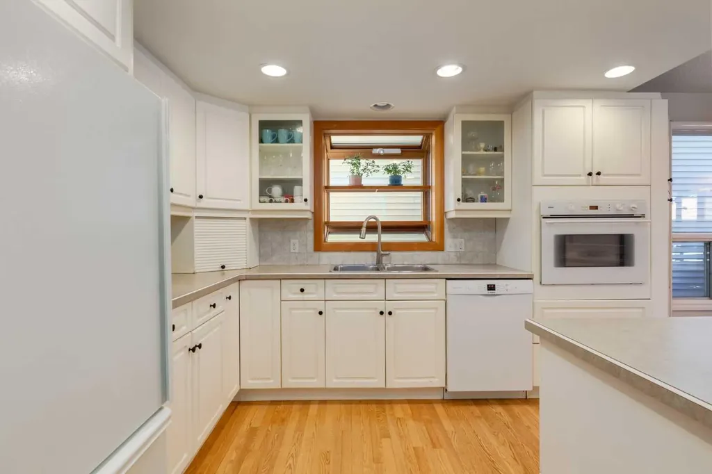 2826 1 Avenue NW Calgary AB T2N 0C8