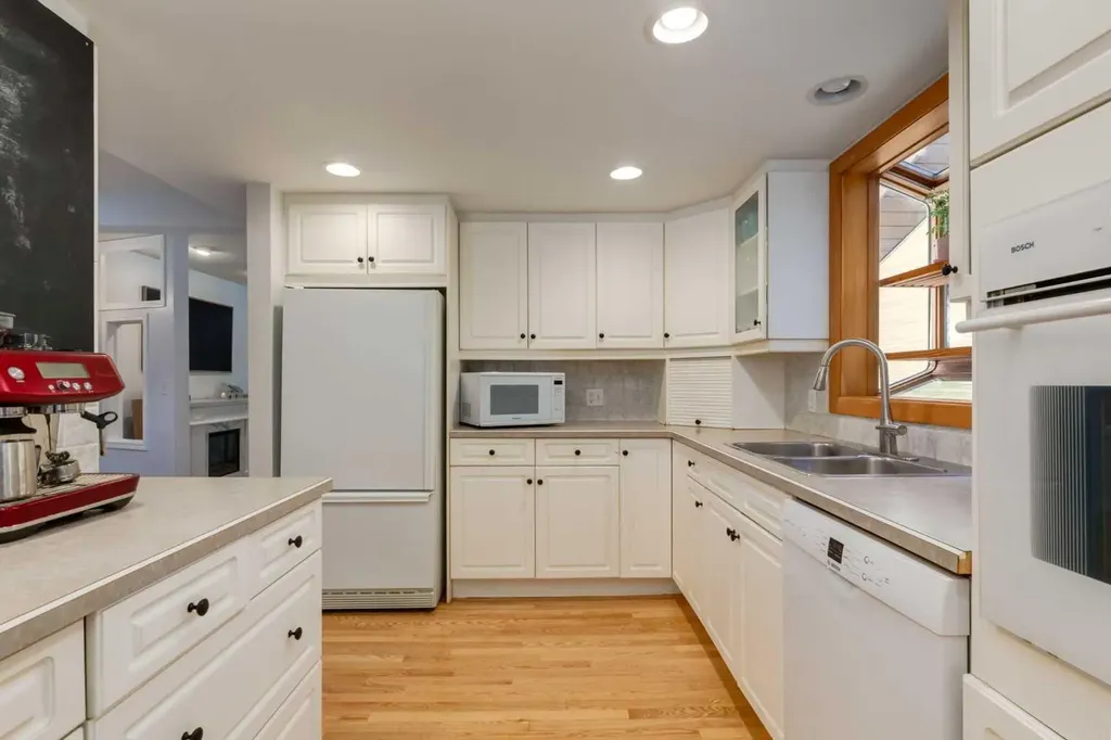 2826 1 Avenue NW Calgary AB T2N 0C8
