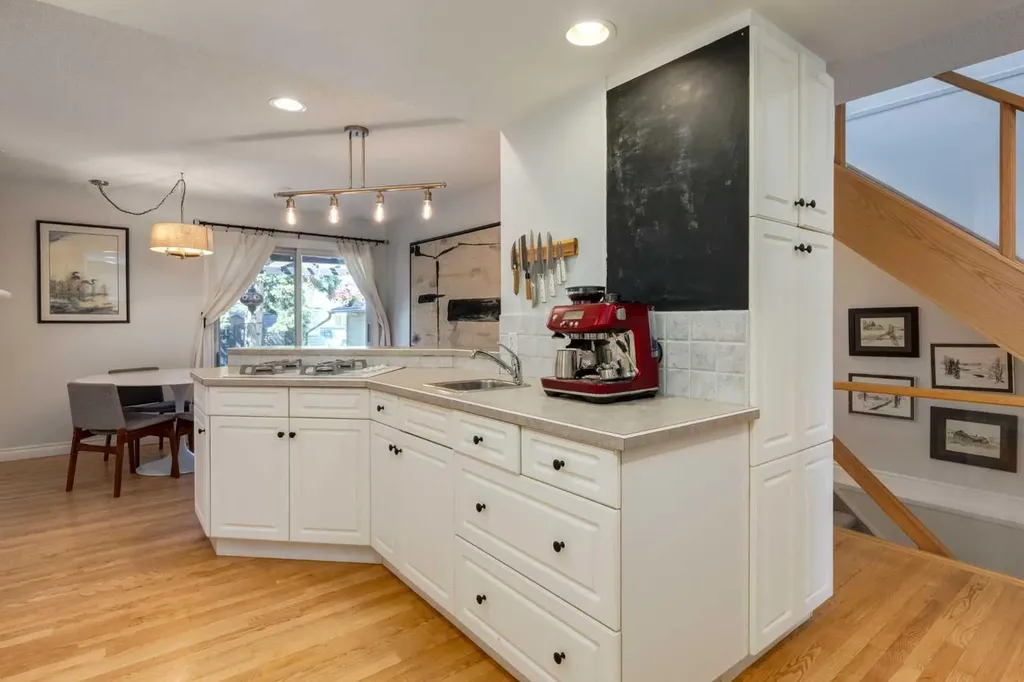 2826 1 Avenue NW Calgary AB T2N 0C8