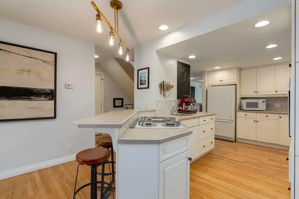 2826 1 Avenue NW Calgary AB T2N 0C8