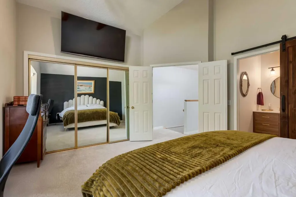 2826 1 Avenue NW Calgary AB T2N 0C8
