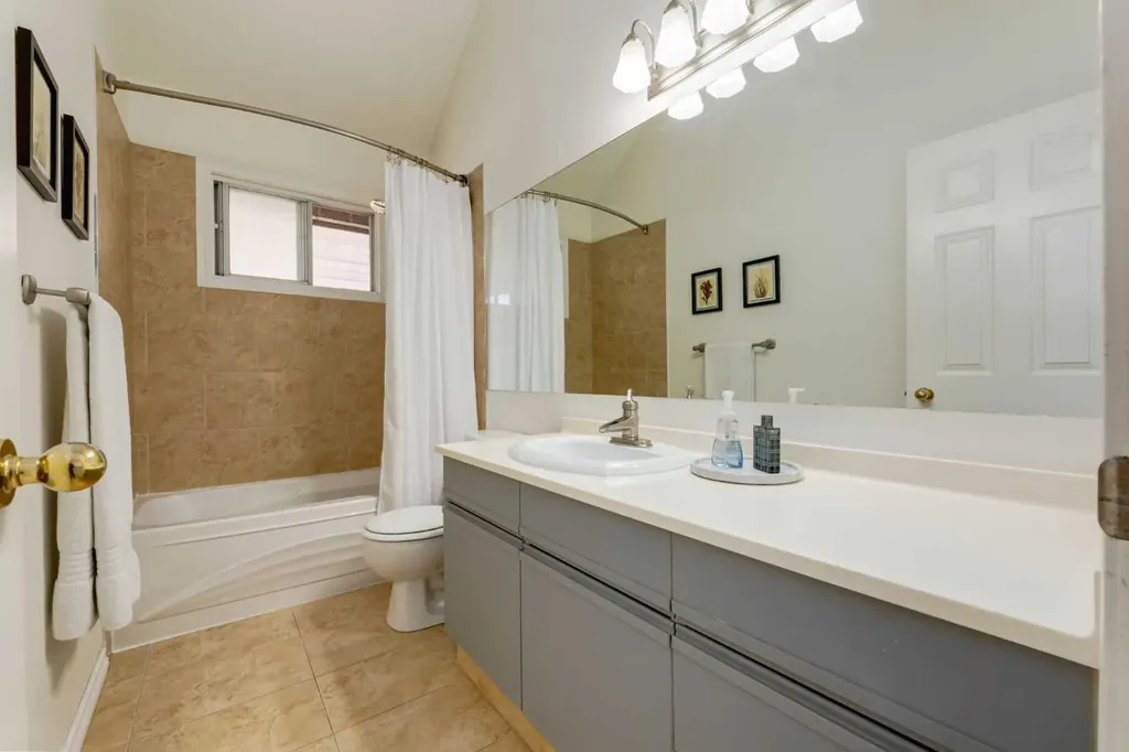 2826 1 Avenue NW Calgary AB T2N 0C8