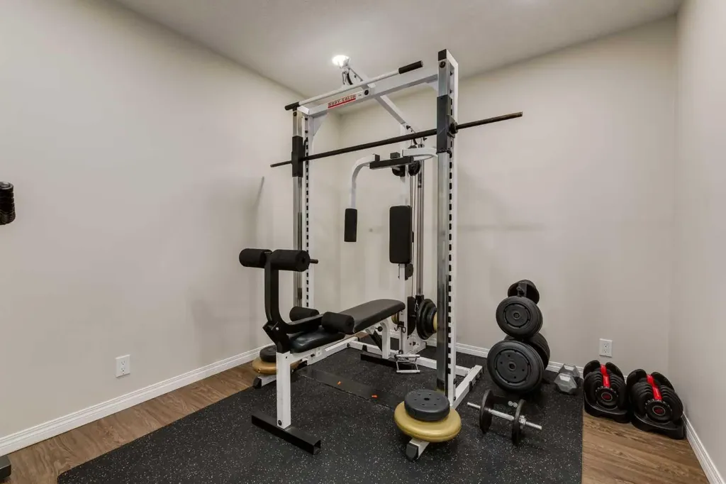2826 1 Avenue NW Calgary AB T2N 0C8