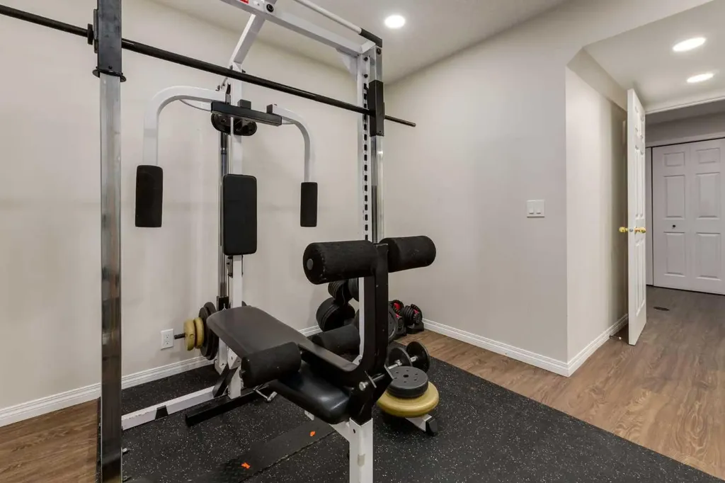 2826 1 Avenue NW Calgary AB T2N 0C8