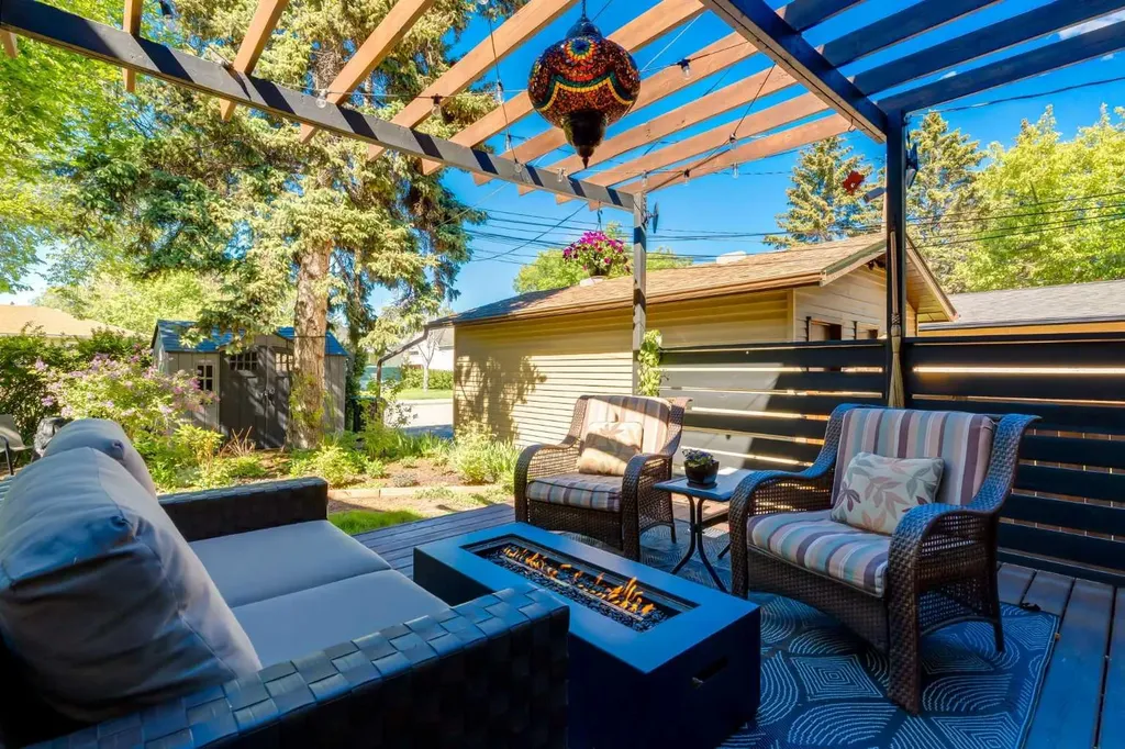 2826 1 Avenue NW Calgary AB T2N 0C8