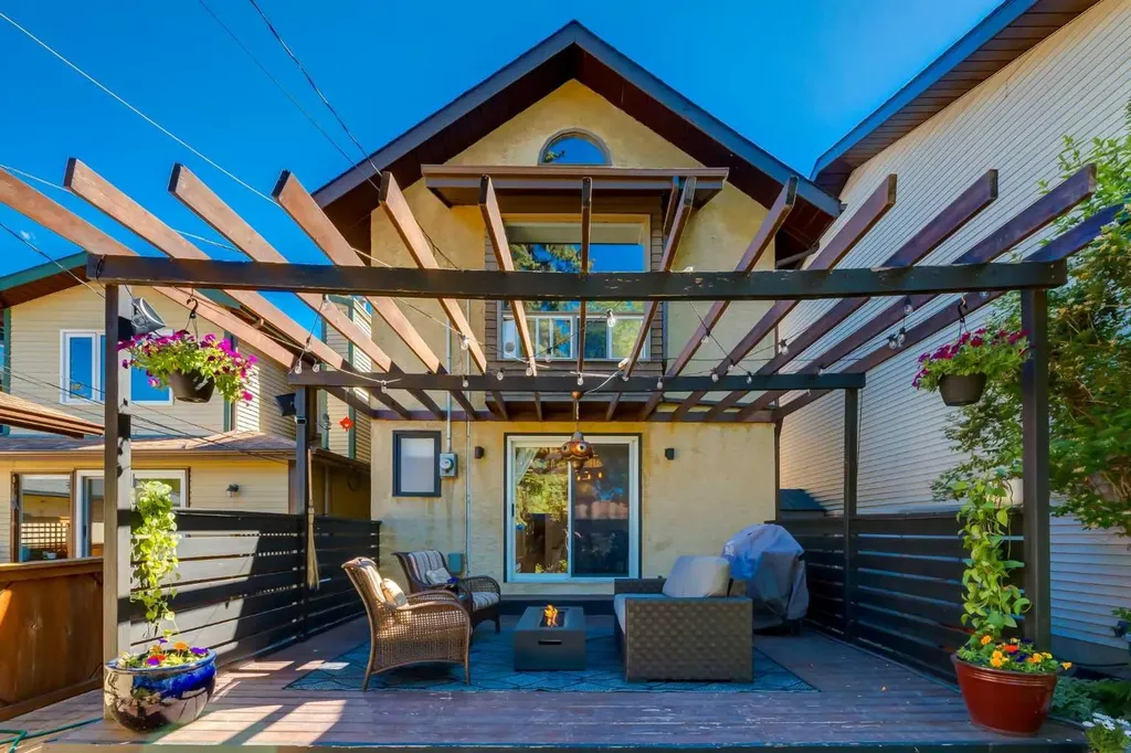 2826 1 Avenue NW Calgary AB T2N 0C8