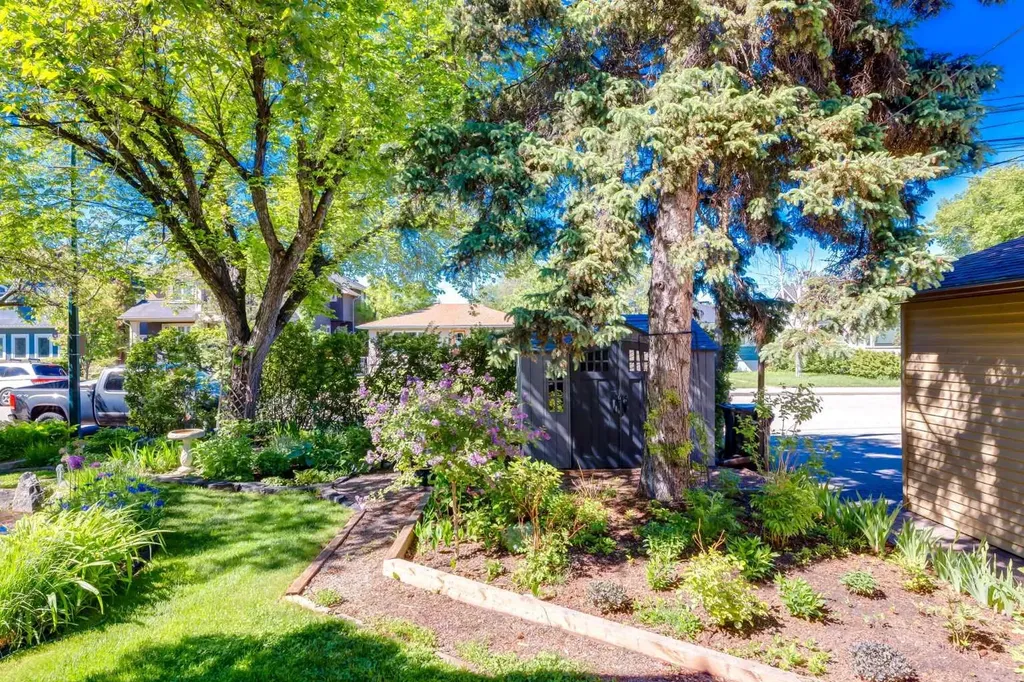 2826 1 Avenue NW Calgary AB T2N 0C8