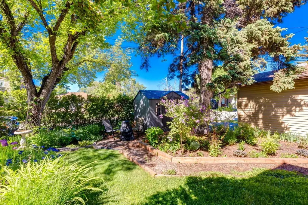 2826 1 Avenue NW Calgary AB T2N 0C8