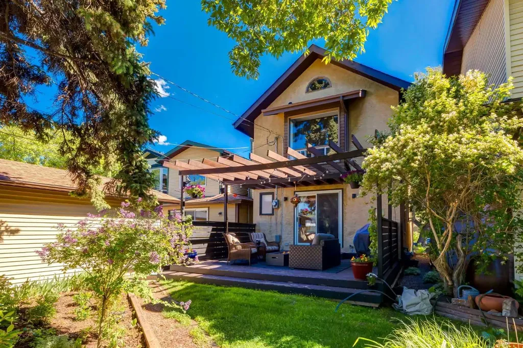 2826 1 Avenue NW Calgary AB T2N 0C8