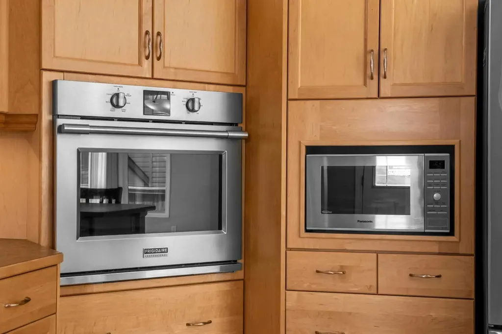 31 Elgin Green SE Calgary AB T2Z 3Y8
