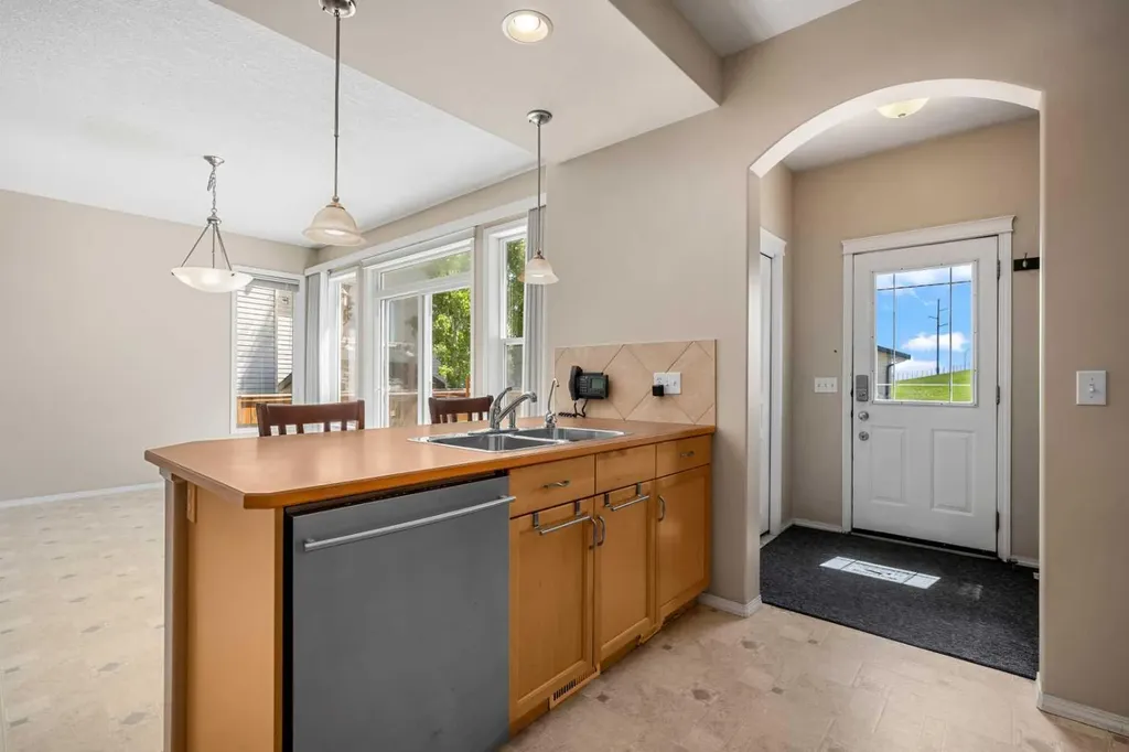 31 Elgin Green SE Calgary AB T2Z 3Y8