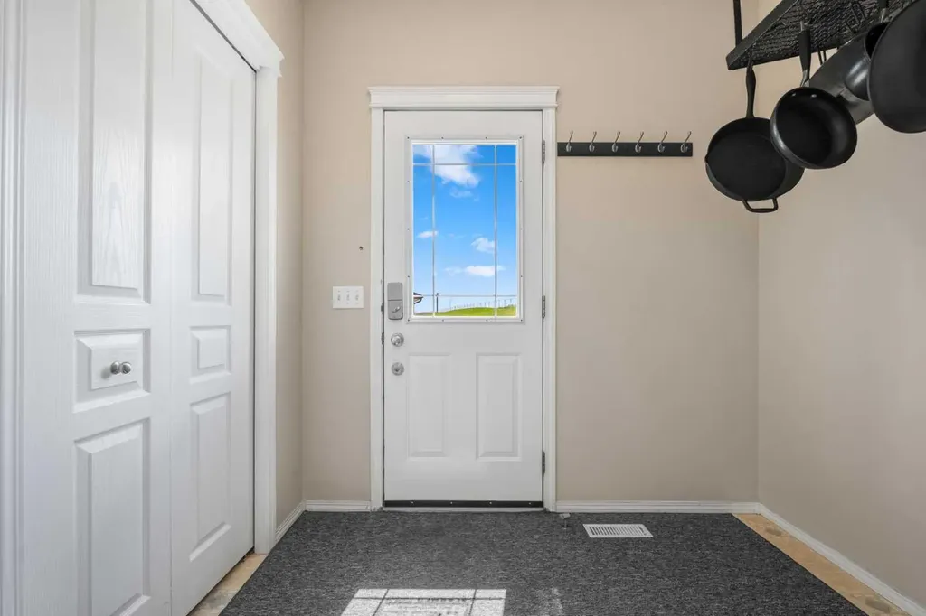 31 Elgin Green SE Calgary AB T2Z 3Y8