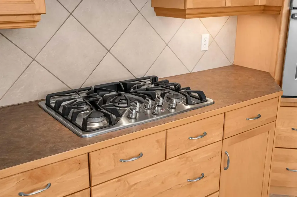 31 Elgin Green SE Calgary AB T2Z 3Y8