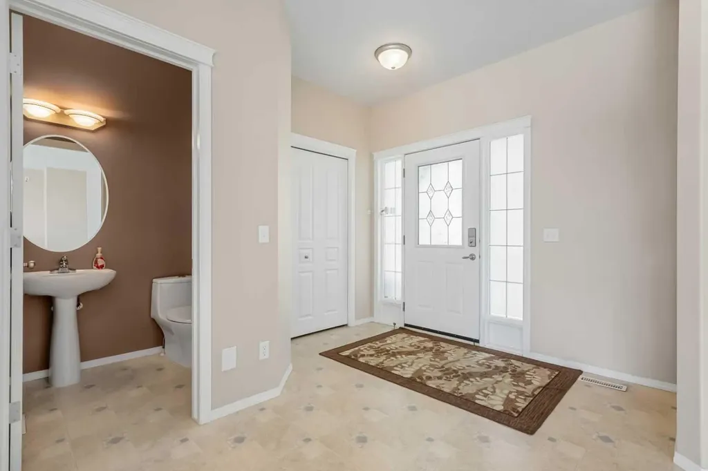 31 Elgin Green SE Calgary AB T2Z 3Y8