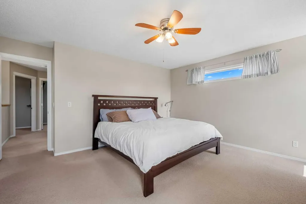 31 Elgin Green SE Calgary AB T2Z 3Y8