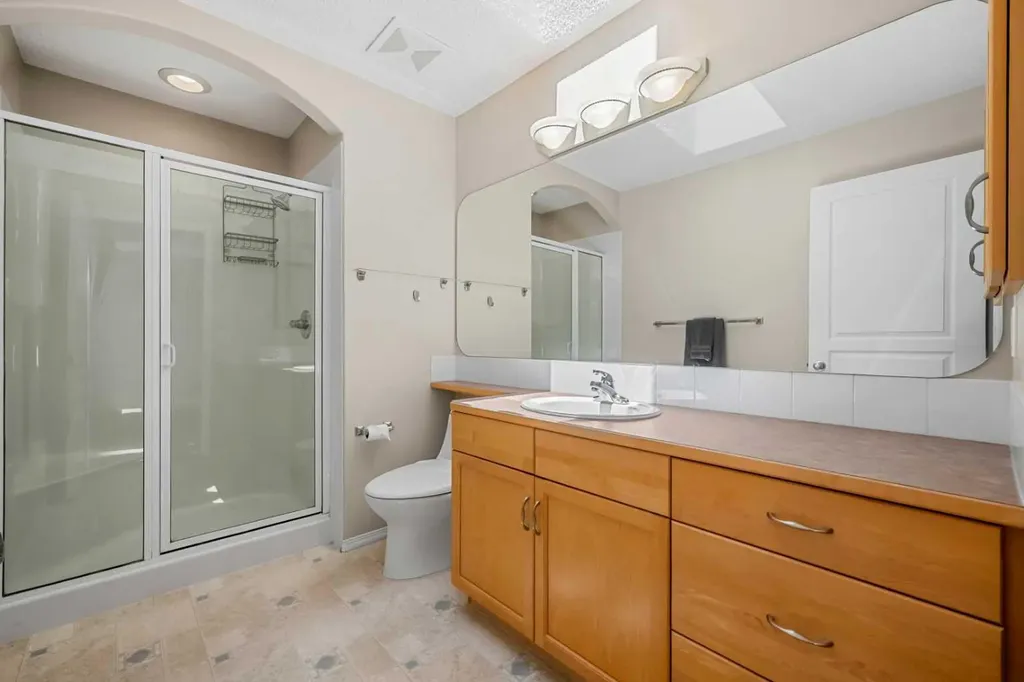 31 Elgin Green SE Calgary AB T2Z 3Y8