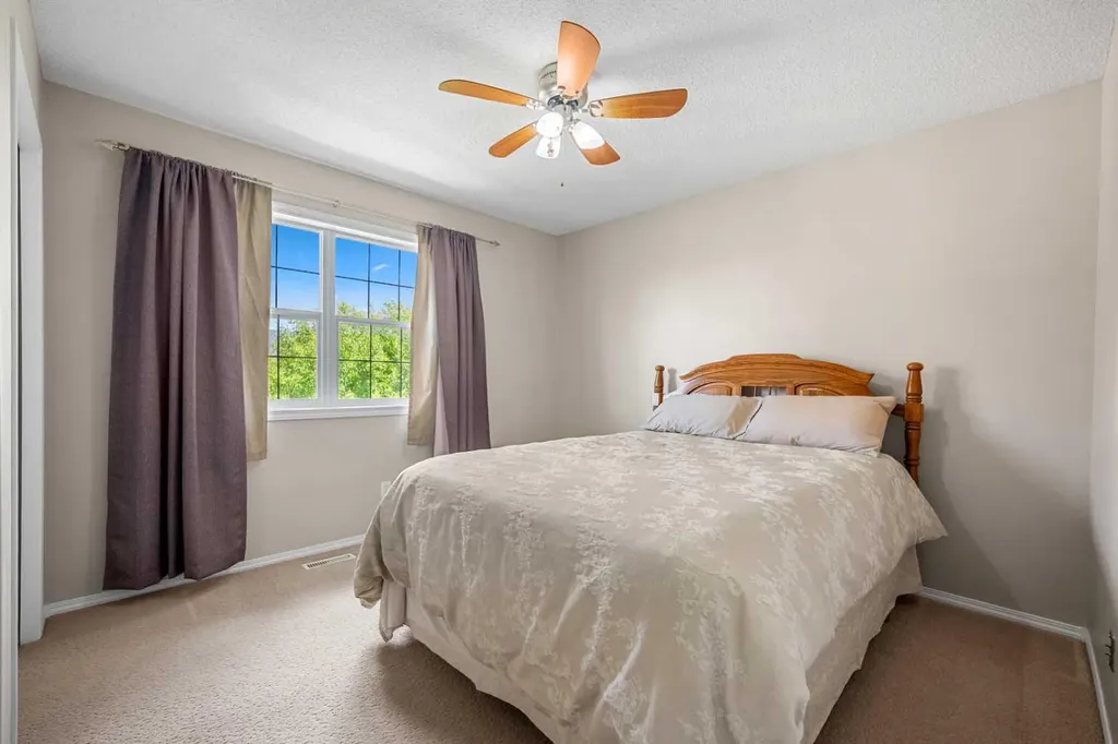31 Elgin Green SE Calgary AB T2Z 3Y8