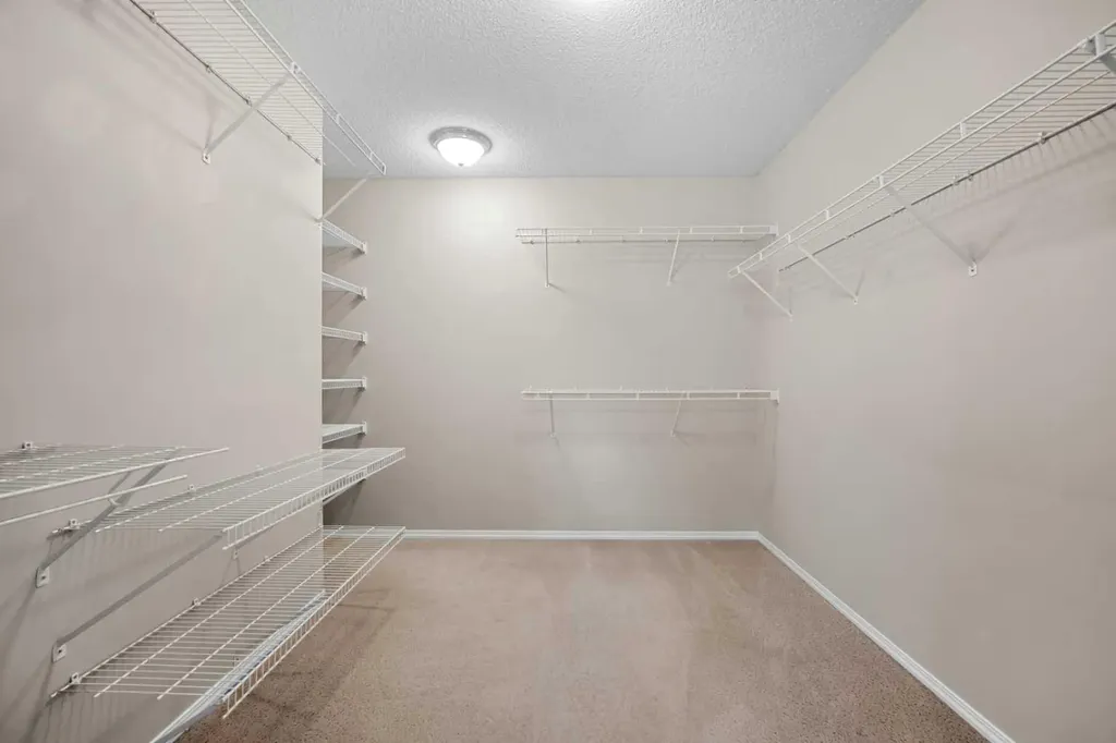 31 Elgin Green SE Calgary AB T2Z 3Y8