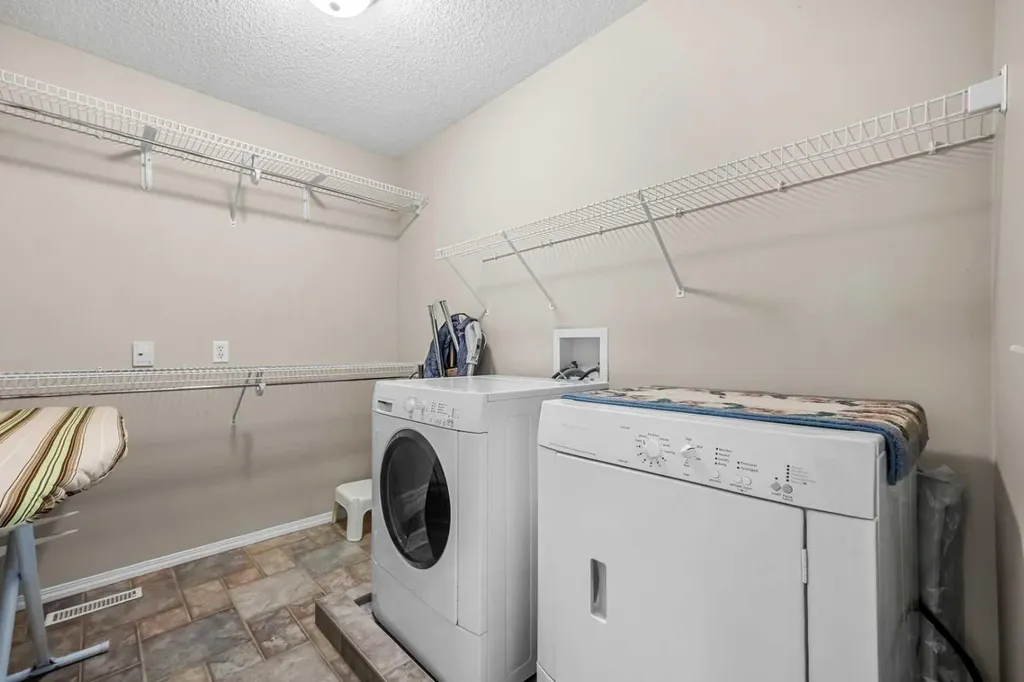 31 Elgin Green SE Calgary AB T2Z 3Y8