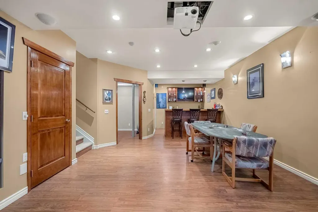 31 Elgin Green SE Calgary AB T2Z 3Y8