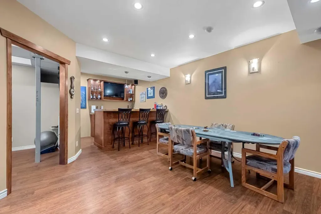 31 Elgin Green SE Calgary AB T2Z 3Y8