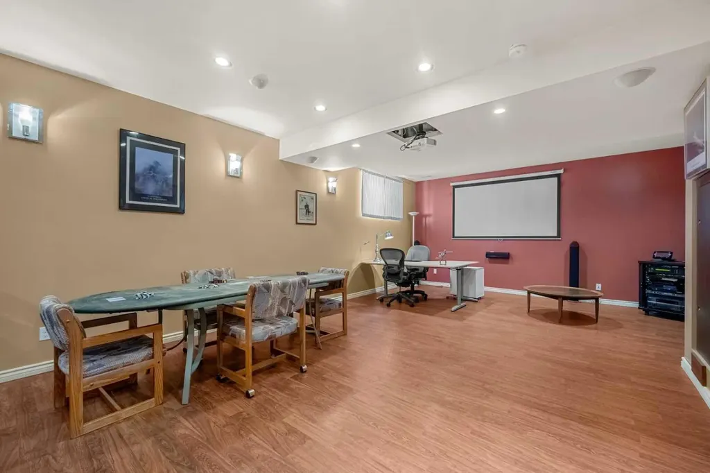 31 Elgin Green SE Calgary AB T2Z 3Y8