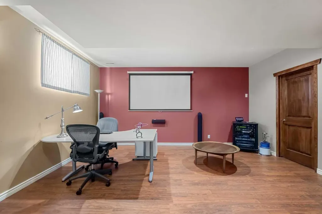 31 Elgin Green SE Calgary AB T2Z 3Y8