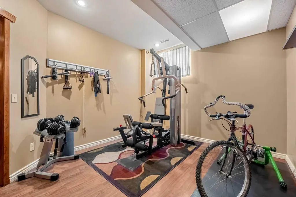 31 Elgin Green SE Calgary AB T2Z 3Y8
