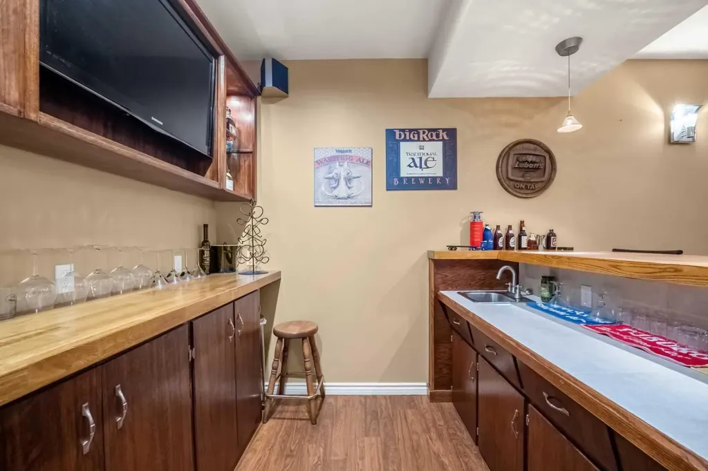 31 Elgin Green SE Calgary AB T2Z 3Y8