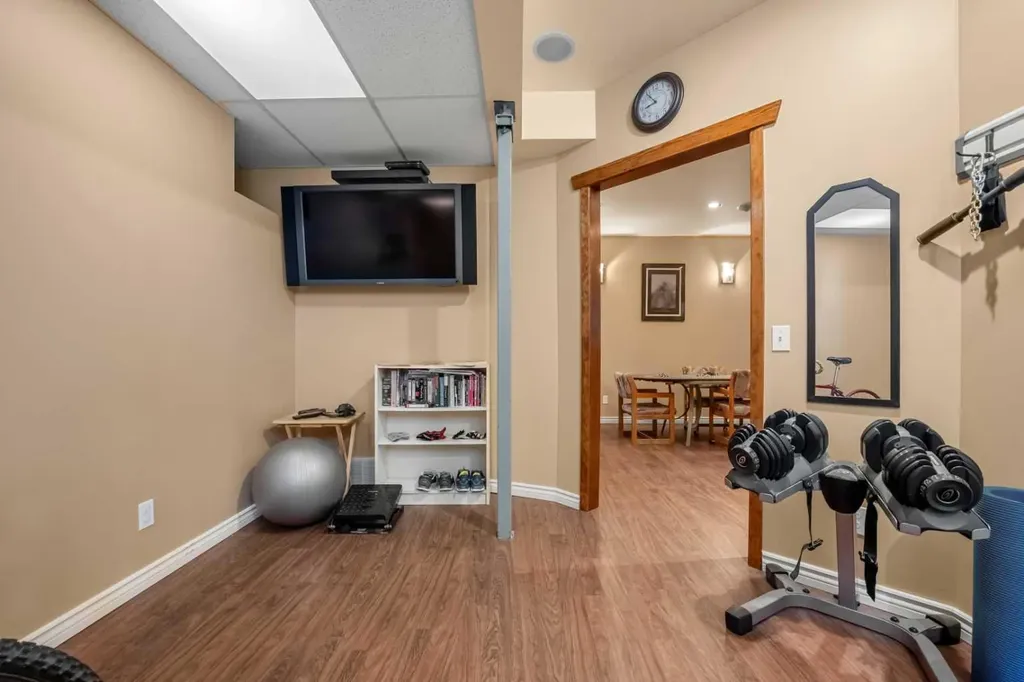 31 Elgin Green SE Calgary AB T2Z 3Y8