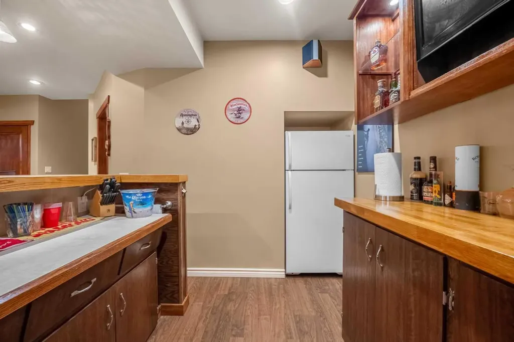 31 Elgin Green SE Calgary AB T2Z 3Y8