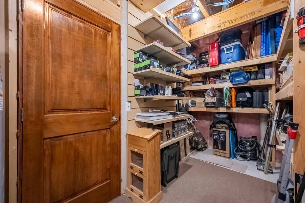 31 Elgin Green SE Calgary AB T2Z 3Y8