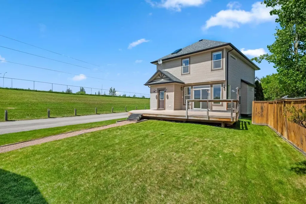 31 Elgin Green SE Calgary AB T2Z 3Y8