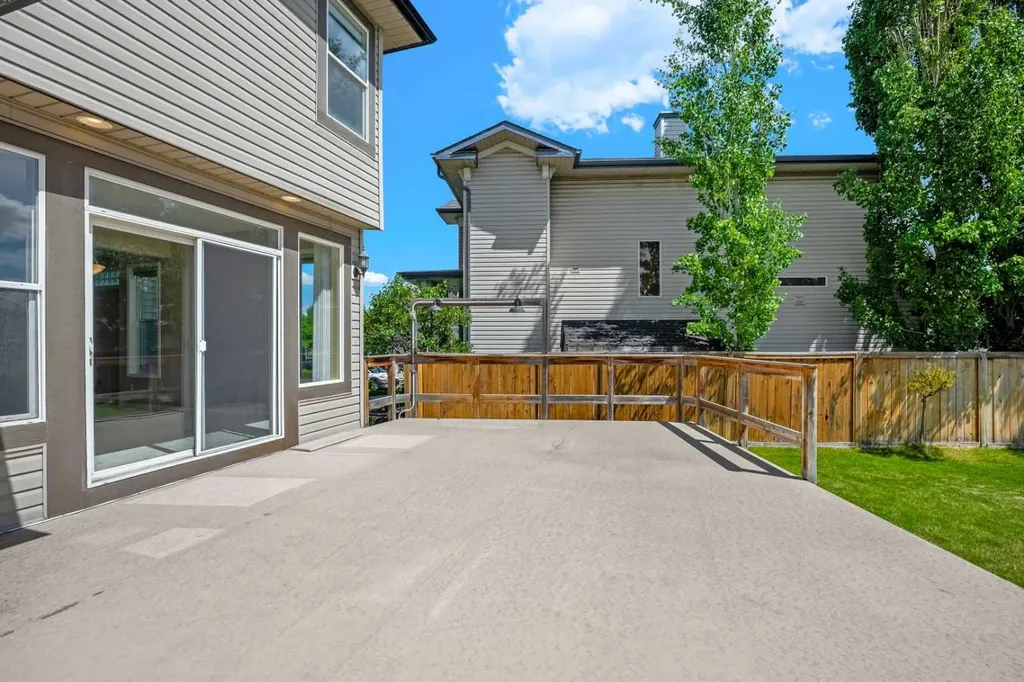 31 Elgin Green SE Calgary AB T2Z 3Y8
