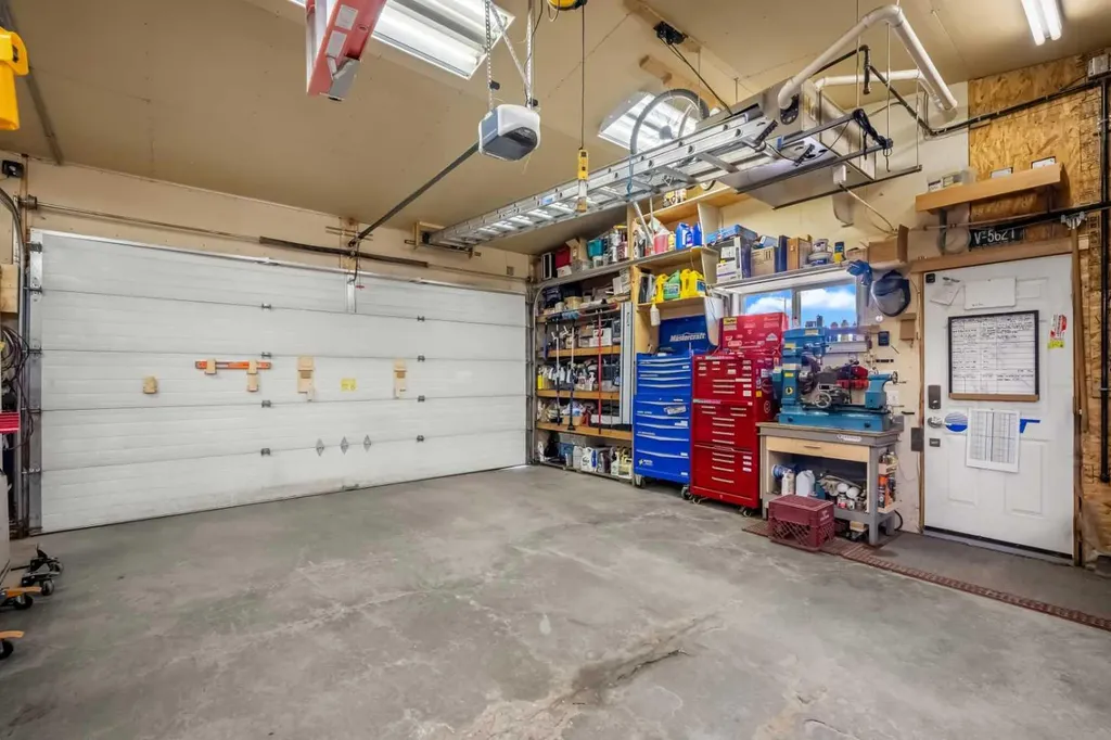 31 Elgin Green SE Calgary AB T2Z 3Y8