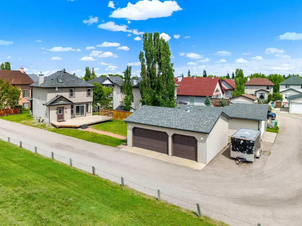 31 Elgin Green SE Calgary AB T2Z 3Y8