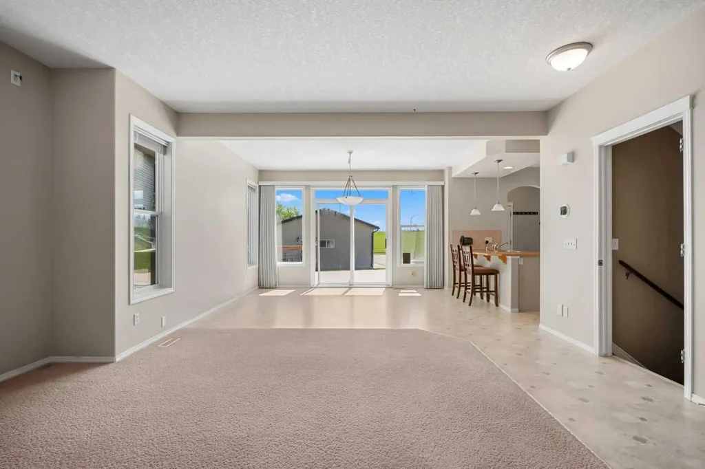 31 Elgin Green SE Calgary AB T2Z 3Y8