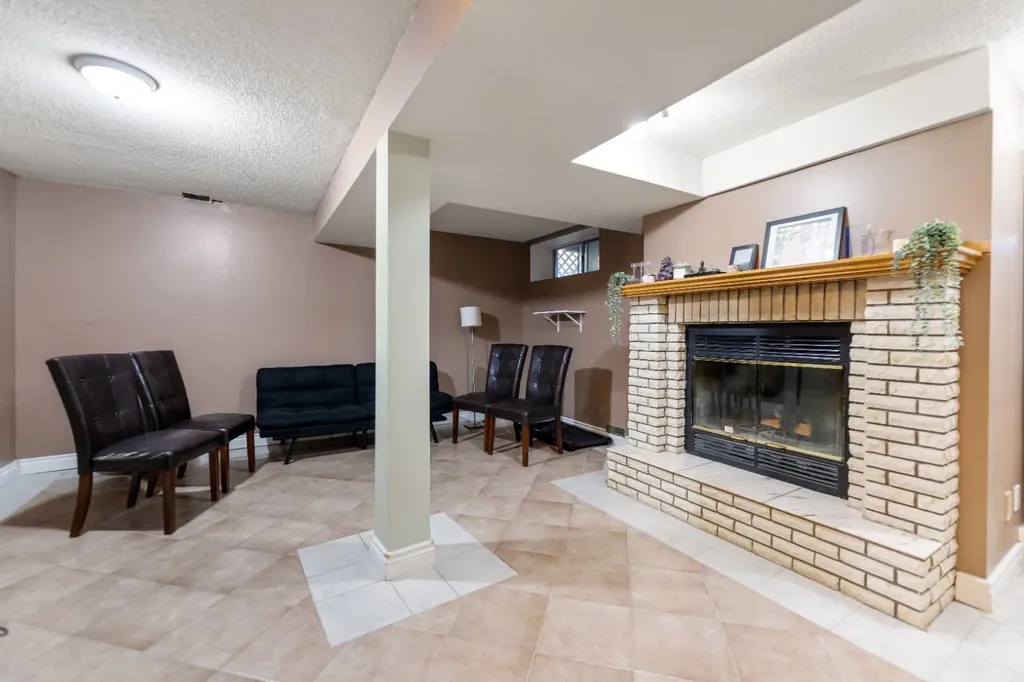 2 Eldorado Road SE Airdrie AB T4B1C3